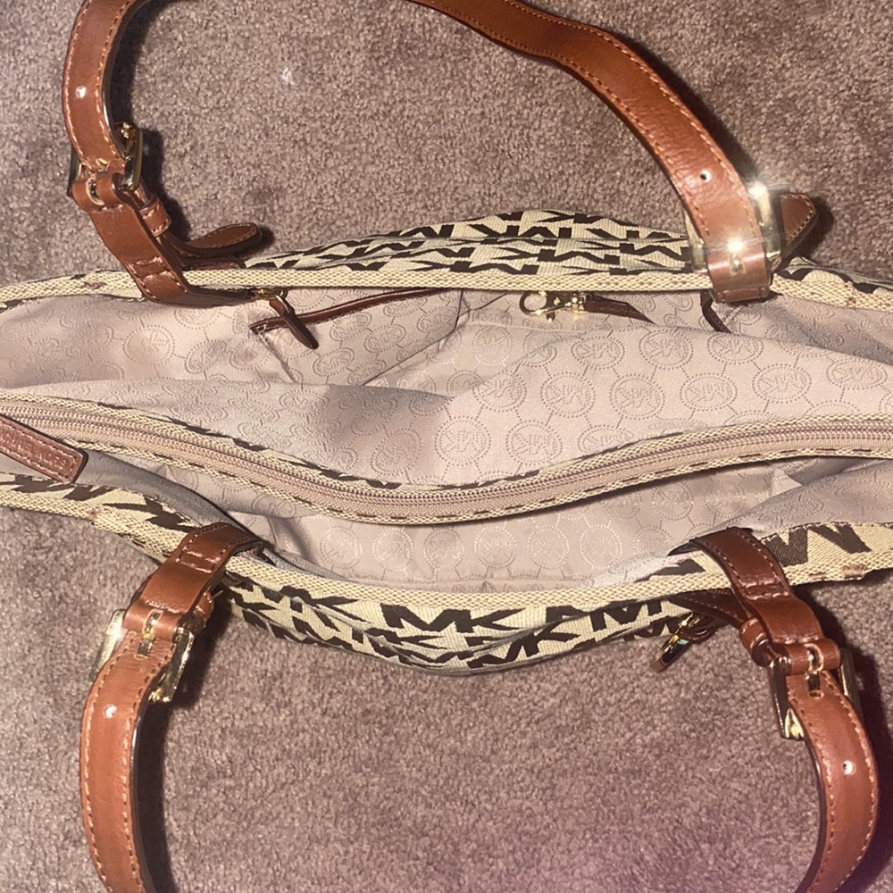 Michael Kors Tote Bag - Picture 5 of 8